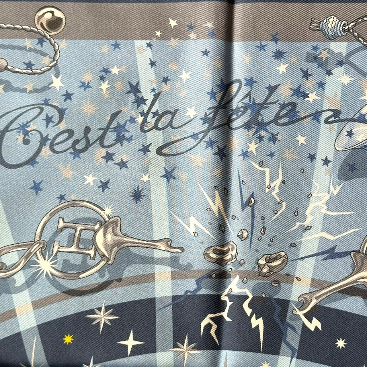 C'est la fête - FOULARD HERMES DOUBLE FACE 90CM - Carré Society