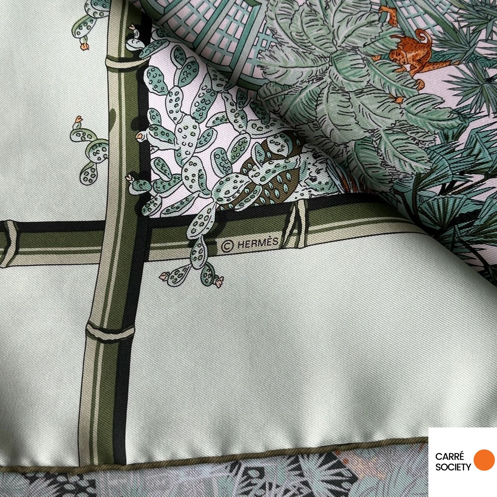 Détail floral et signature Annie Faivre sur le carré Hermès Jardin d'Hiver.