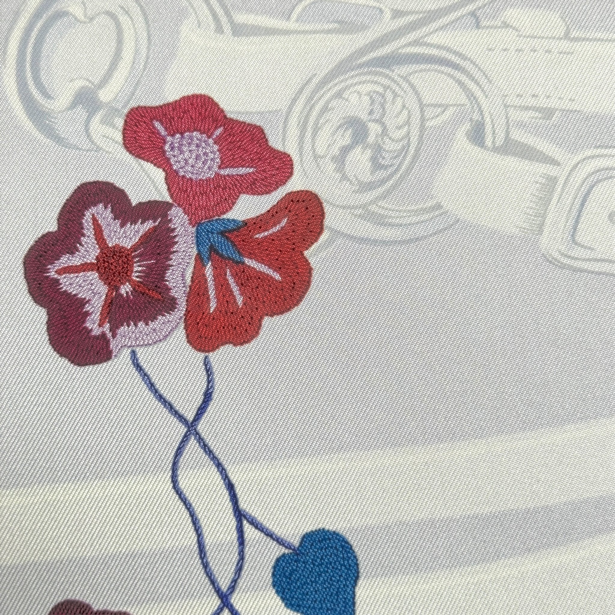 dessin de fleurs mauve rouge et bleu