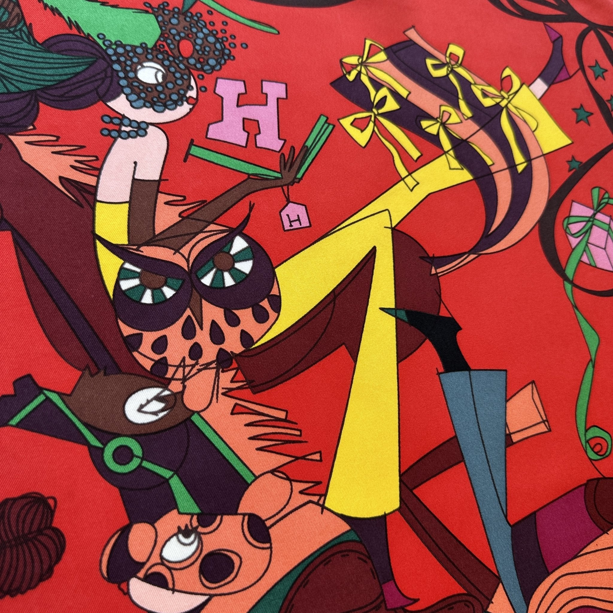 detail de femme portant des cadeaux Hermès