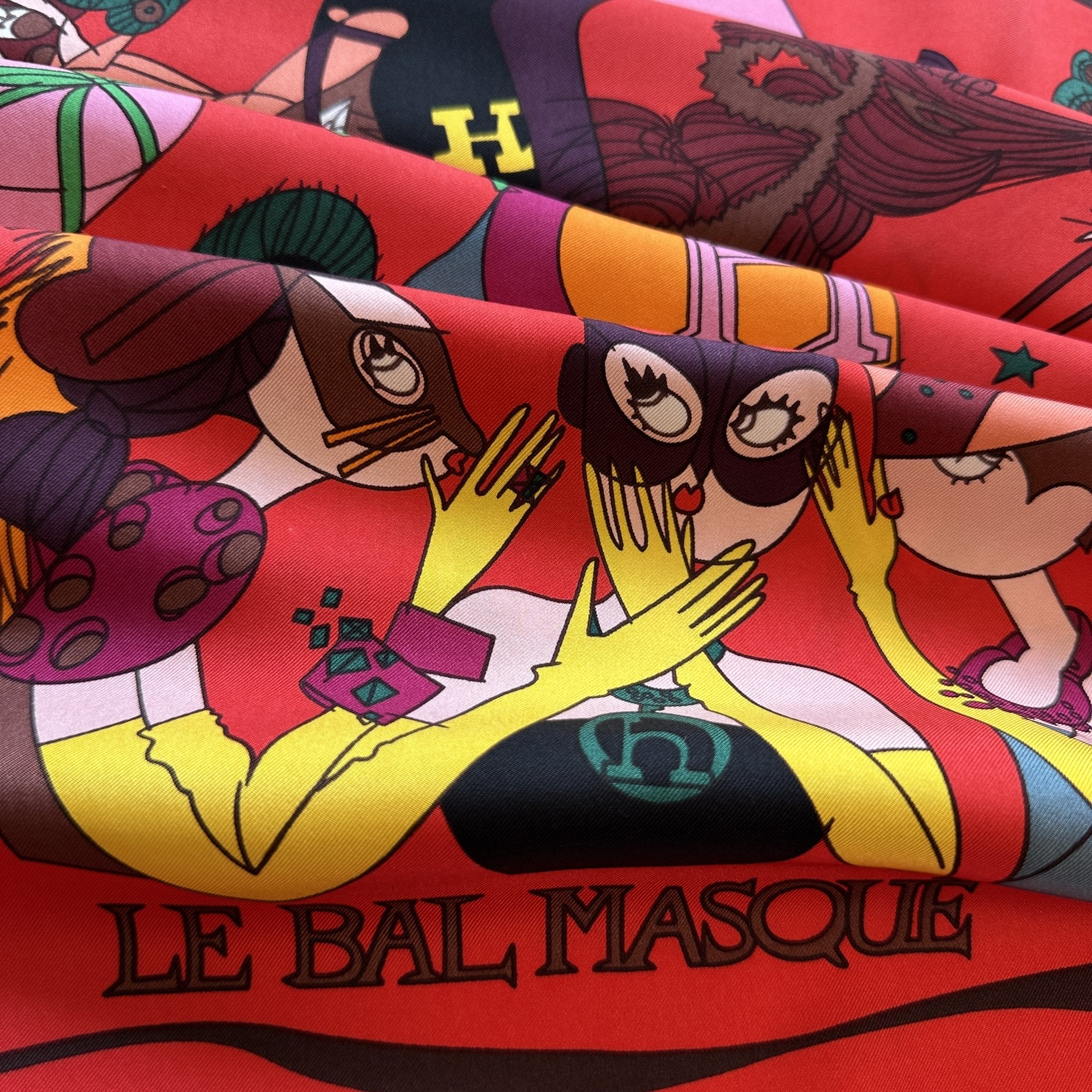 nom du foulard le bal masqué