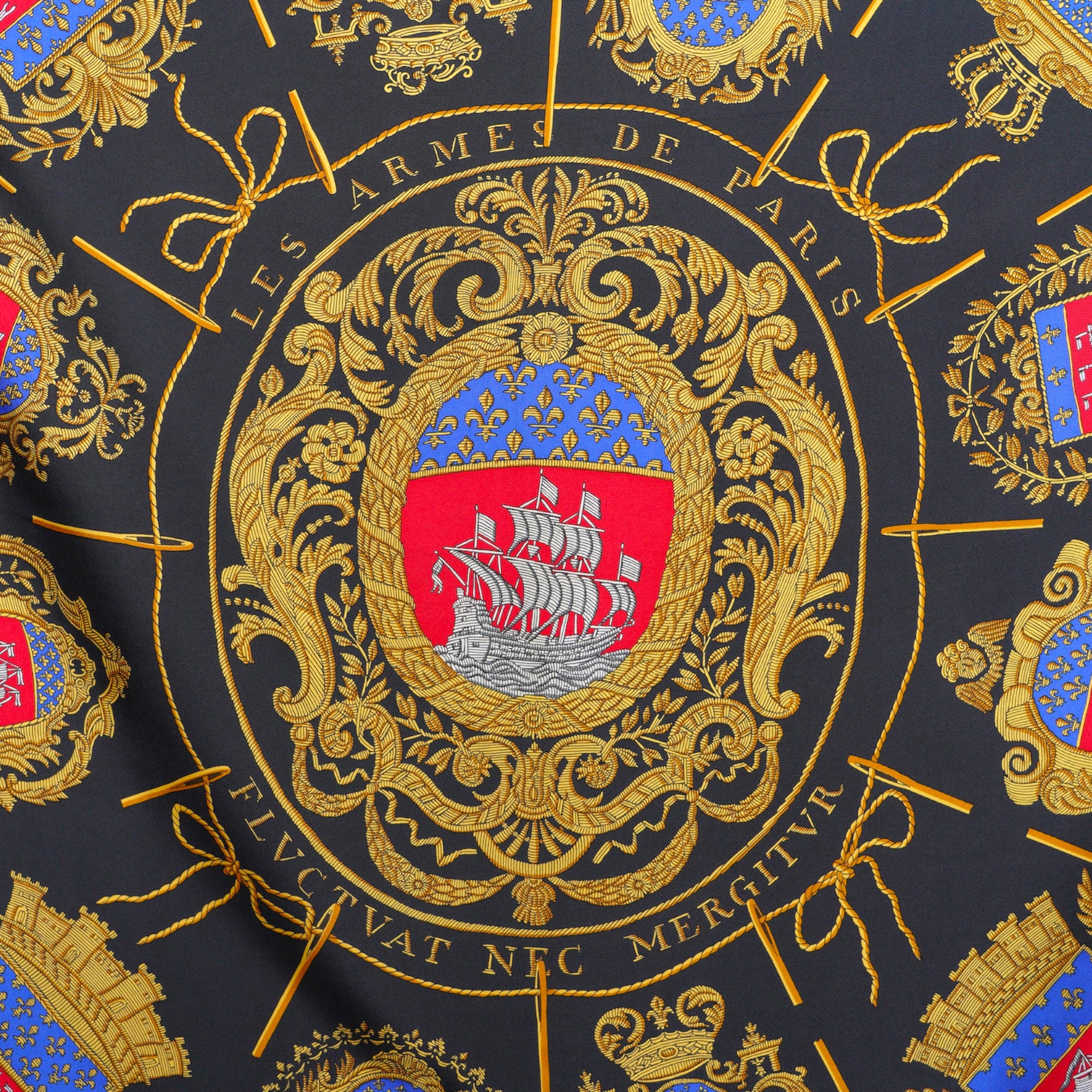 foulard-hermes-les-armes-de-paris-devise-fluctuat-nec-mergitur