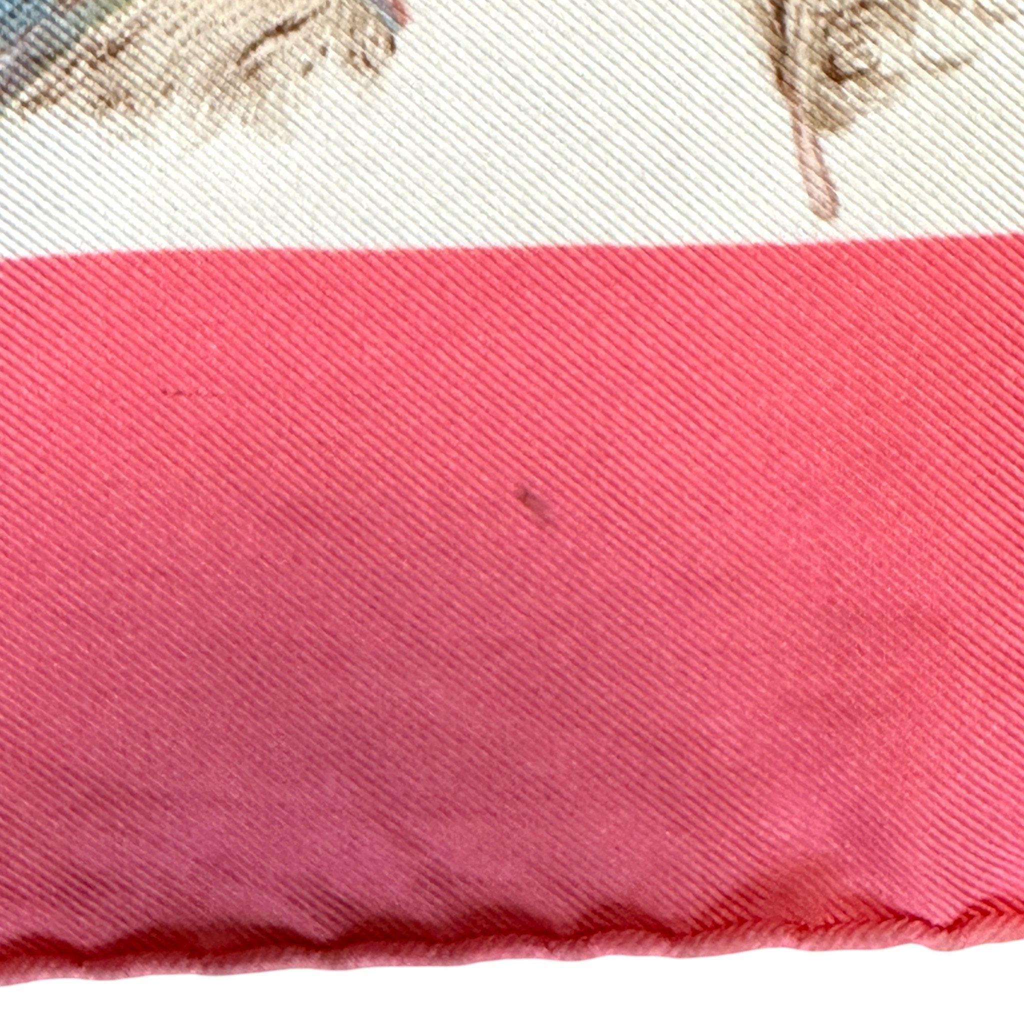 tache sur le foulard carre hermes rose