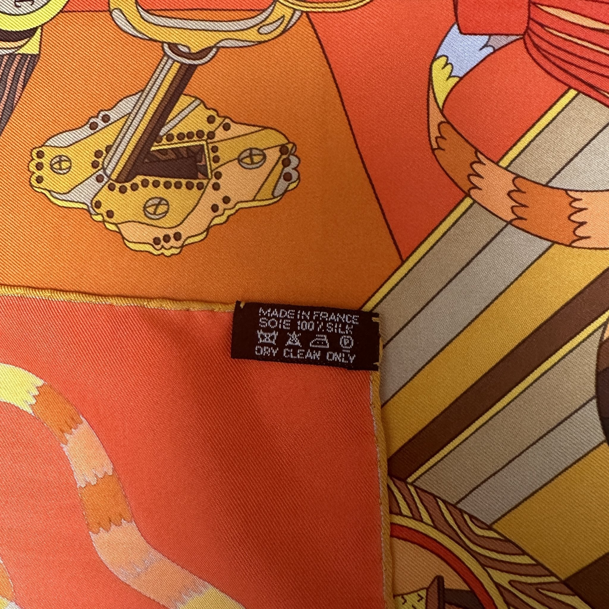 foulard hermes point d'orgue etiquette de composition en soie et fabriqué en france