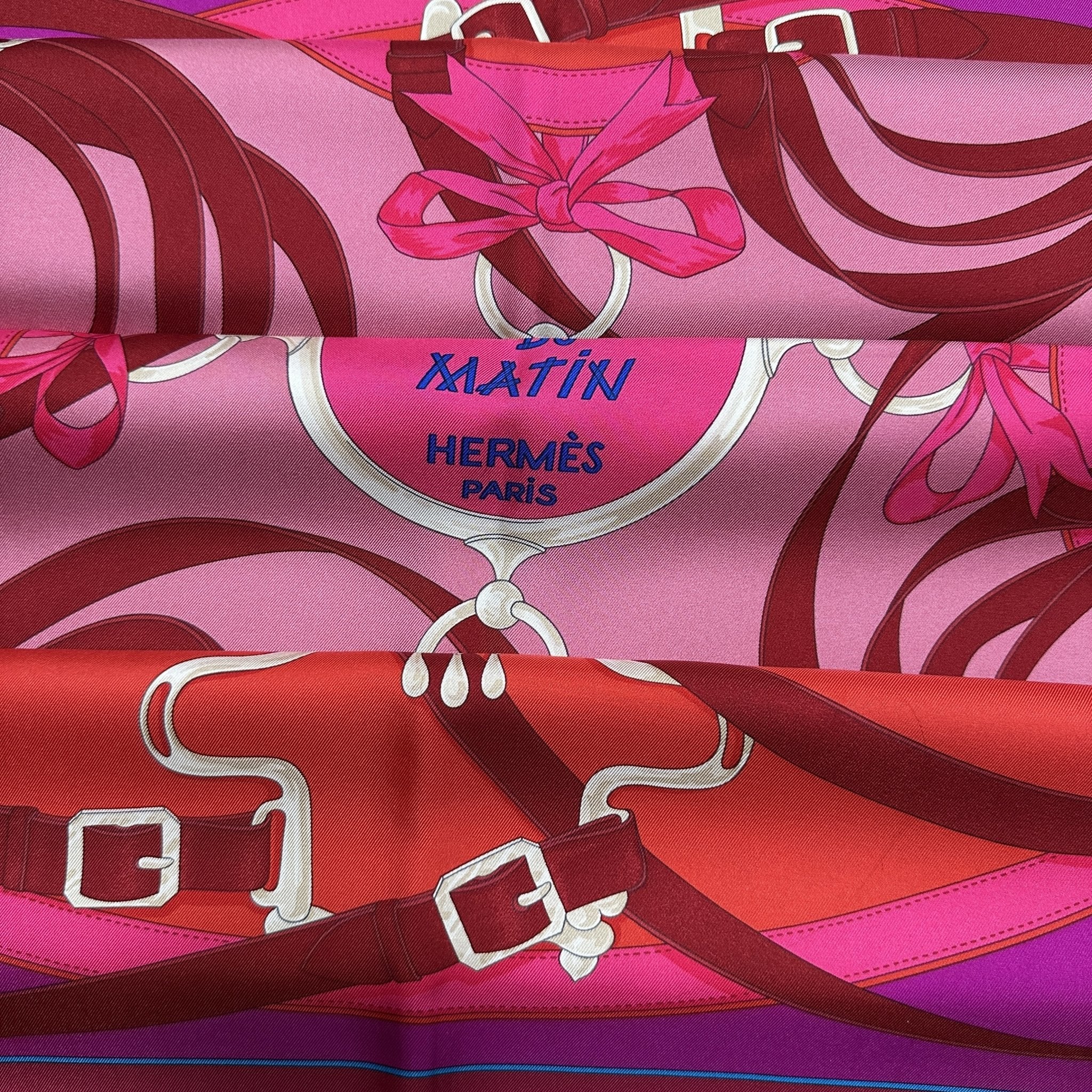 foulard hermes carre en soie la promenade du matin fuschia rose mauve violet et rouge