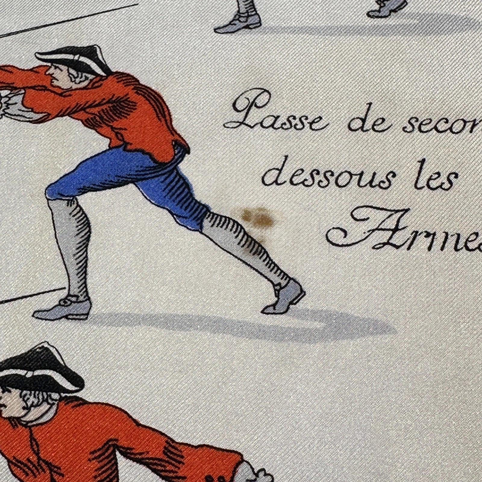 Carré Hermès Traité des Armes vintage legère tache