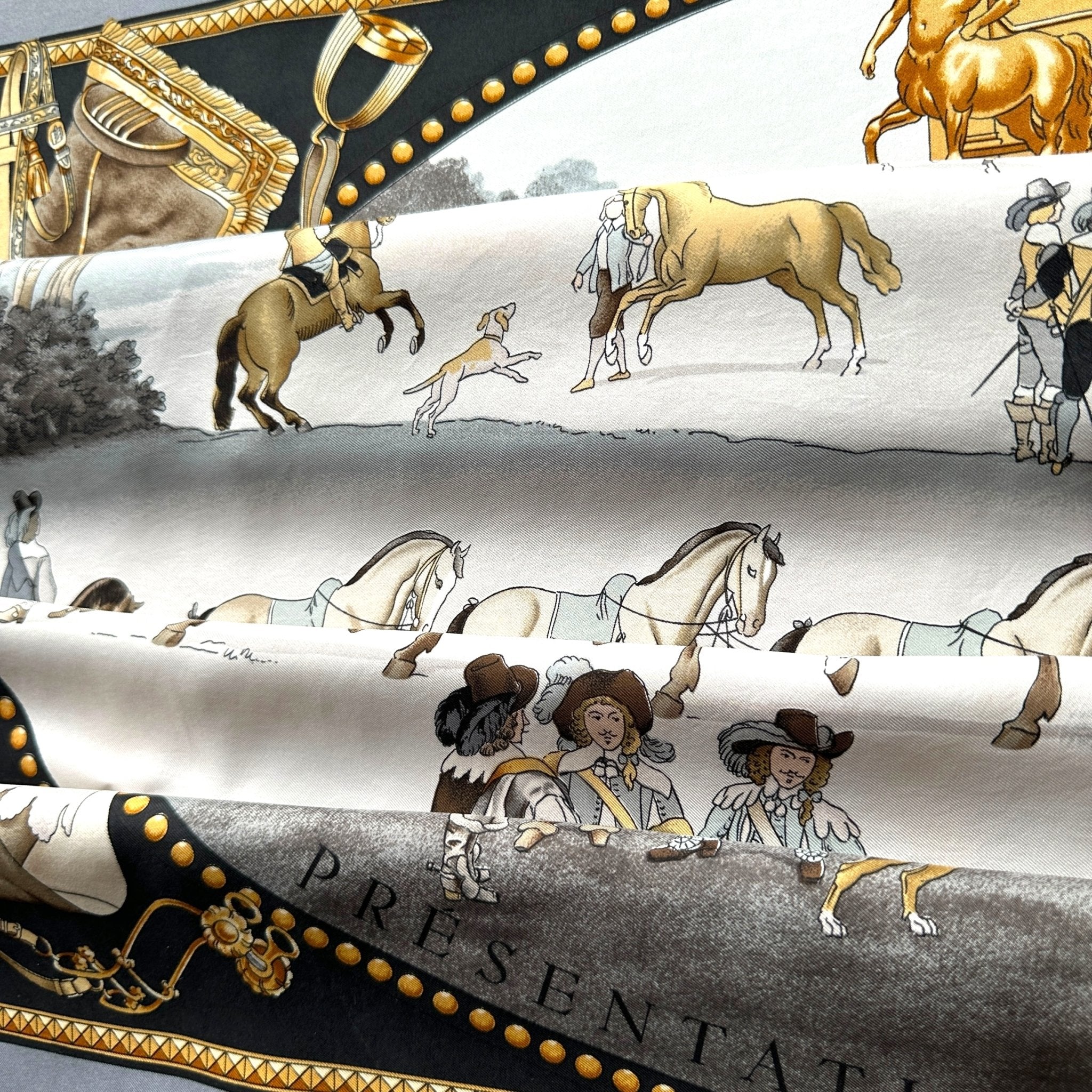 Carré Hermès Présentation de chevaux – plié