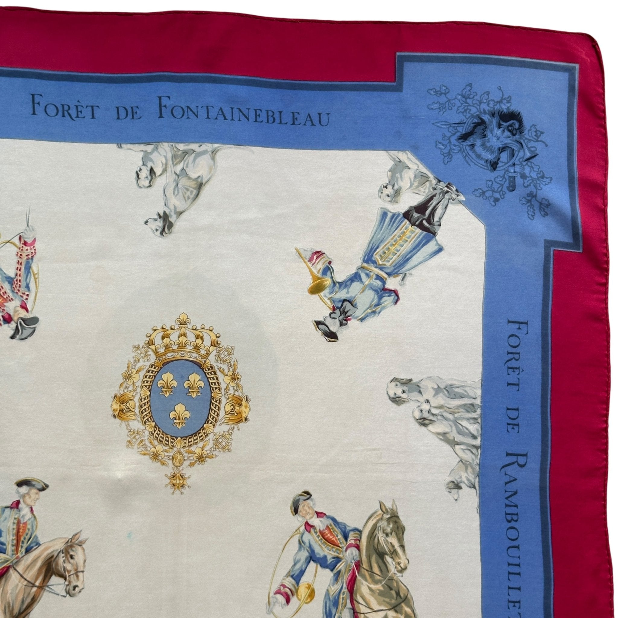 Coin supérieur droit en bon état couleur bleu de France et grenat