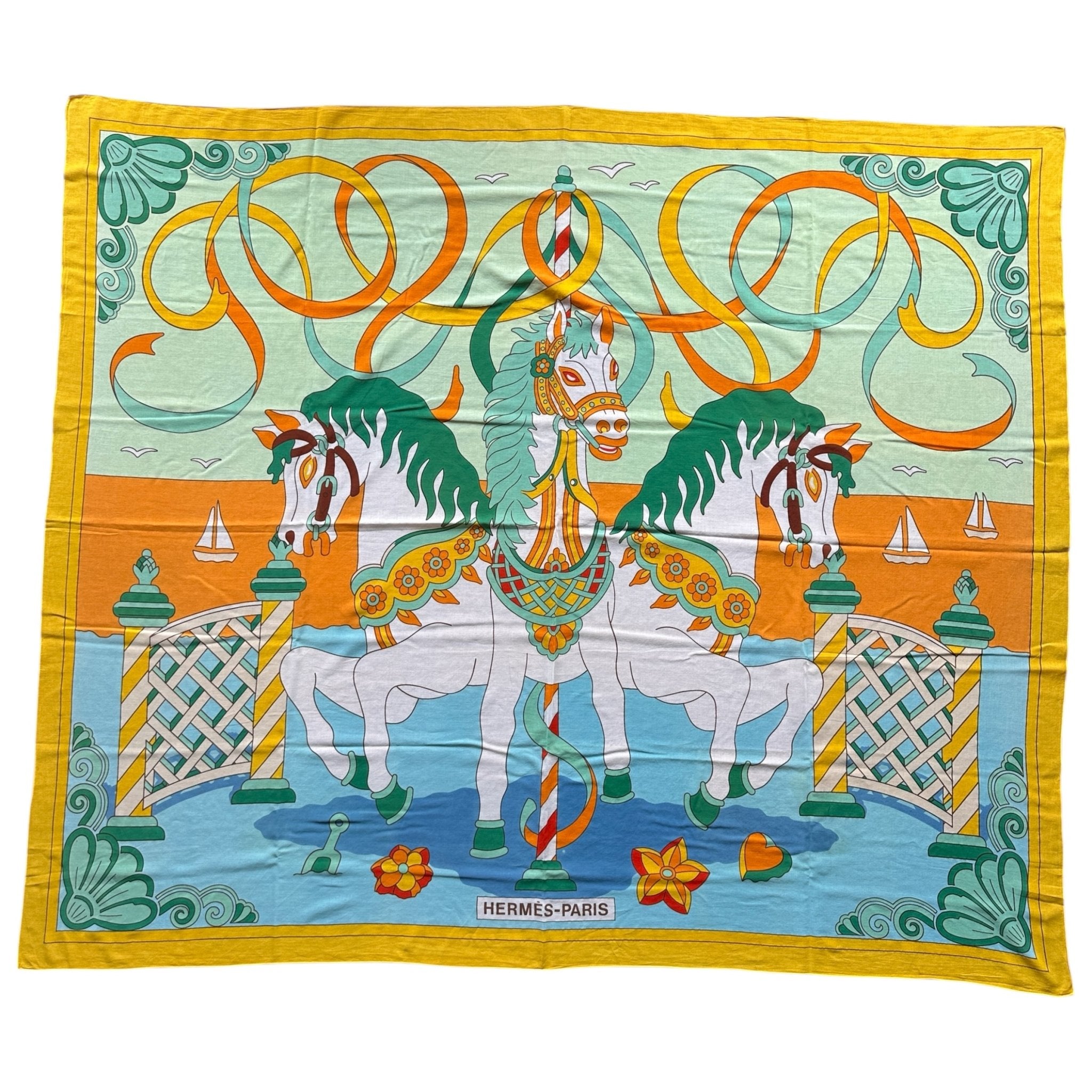 Présentation du paréo à plat, avec ses dimensions généreuses