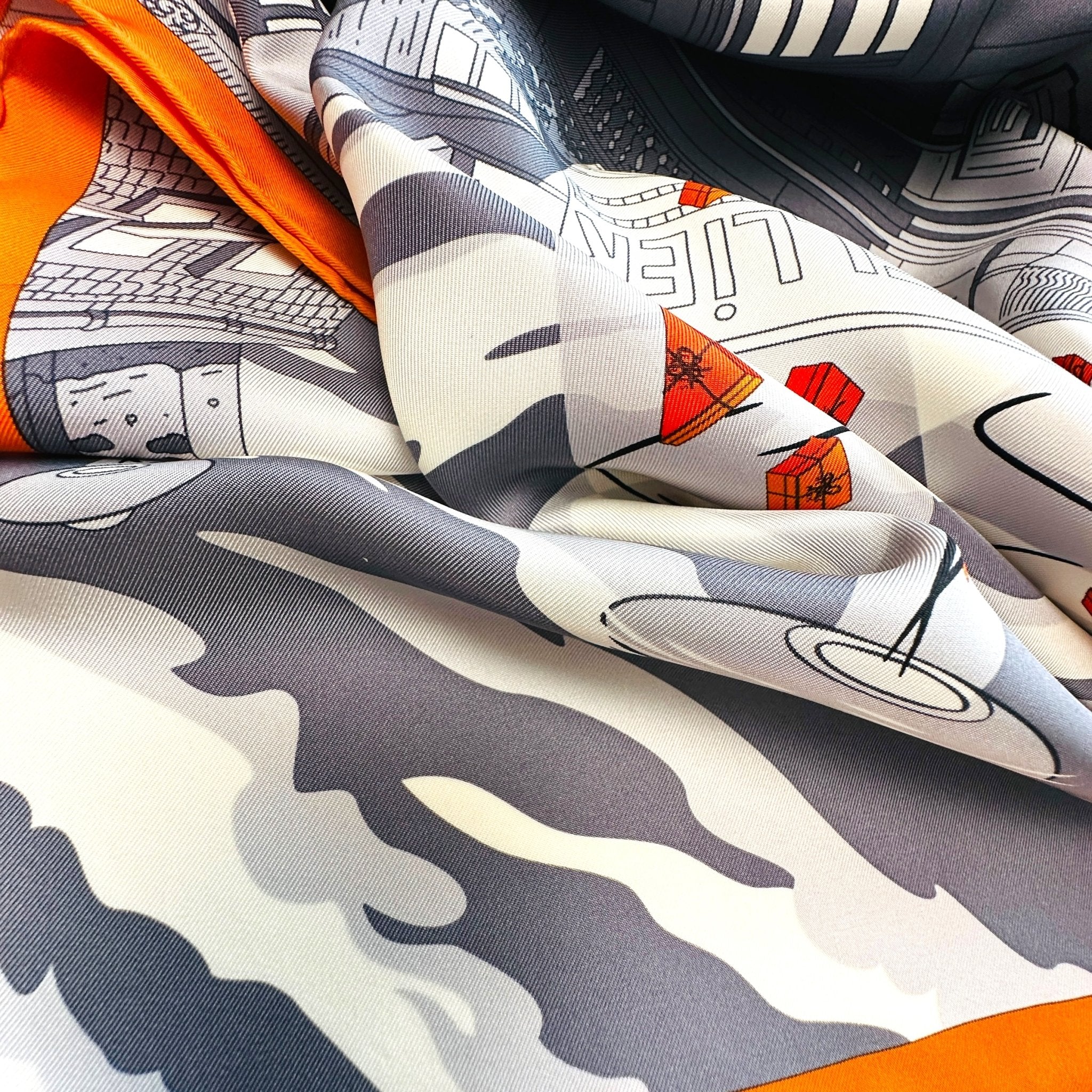 foulard hermes carre 90 cm space shopping au faubourg gris et orange